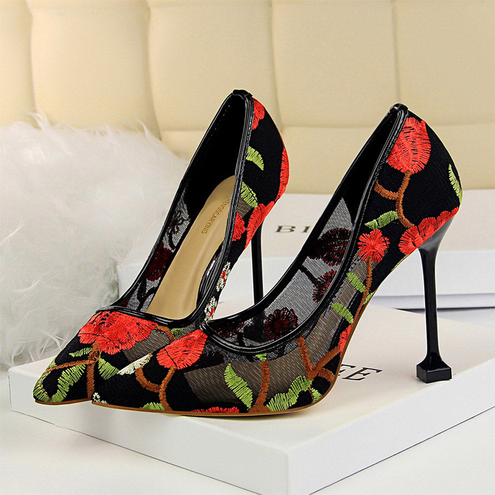 POINTED TOE
