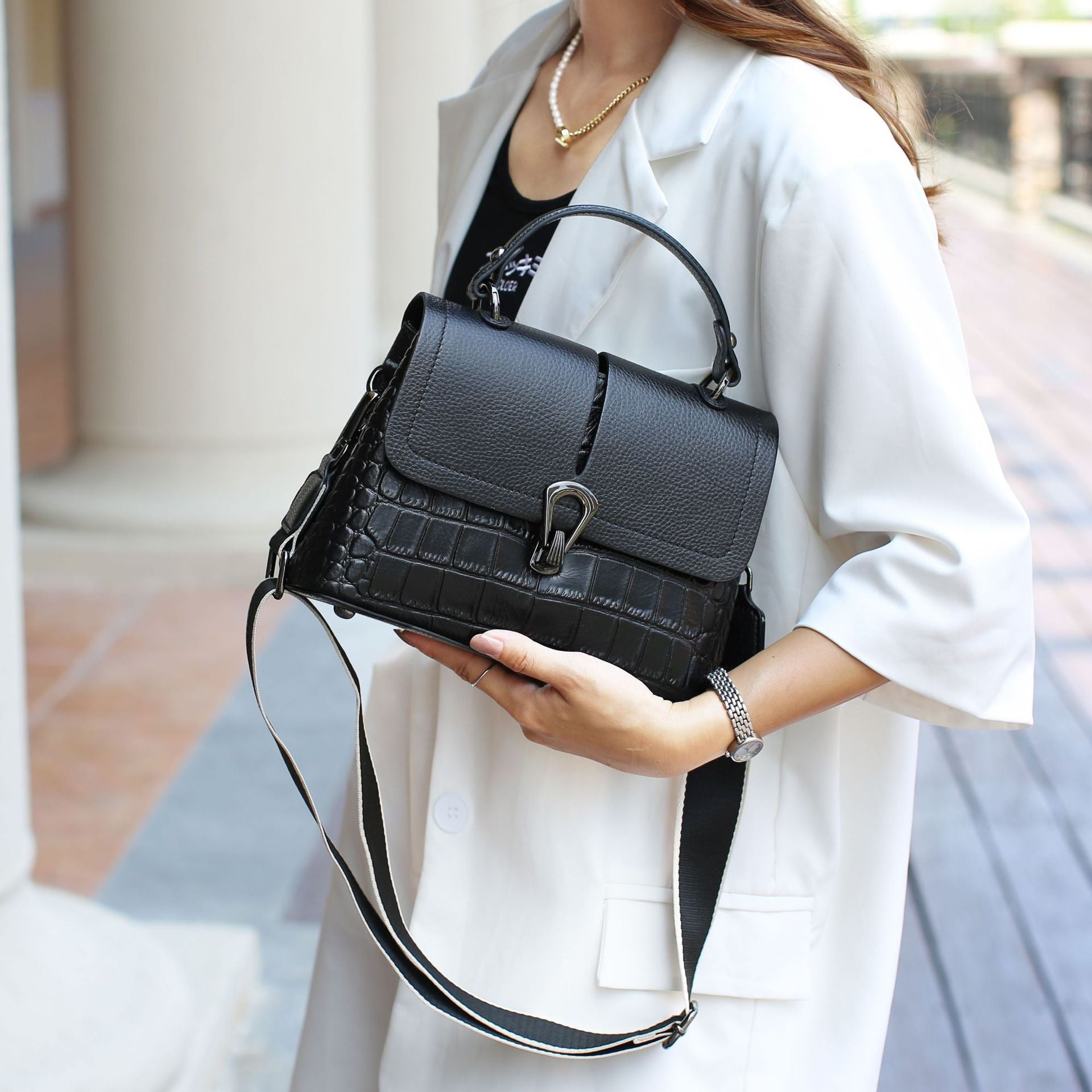|14:193#black;5:200003927#24 x 10 x 17 cm