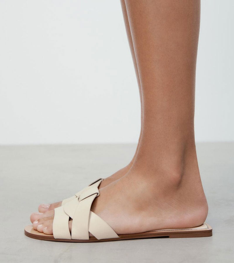 FLAT SLIPPERS SANDALS